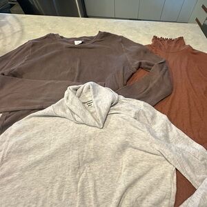 (3) Aritzia Trio: Brown, Rust & Light Gray Long Sleeve Tops